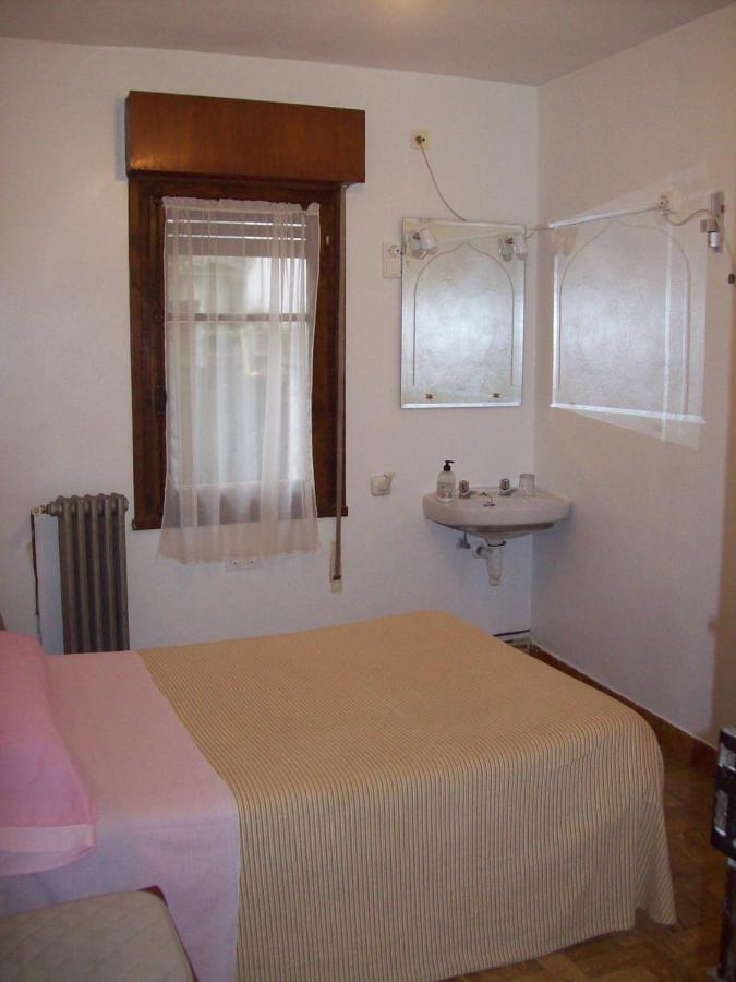 Pension Los Pinos กิฮอน ภายนอก รูปภาพ