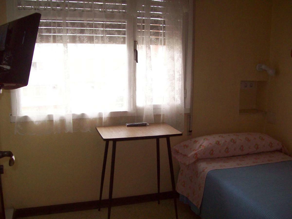 Pension Los Pinos กิฮอน ภายนอก รูปภาพ
